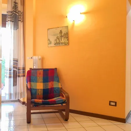 La Casa Colorata Ten Minutes To Colosseum Apartment *