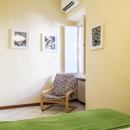 La Casa Colorata Ten Minutes To Colosseum Apartment