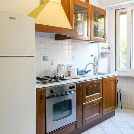 La Casa Colorata Ten Minutes To Colosseum Apartment