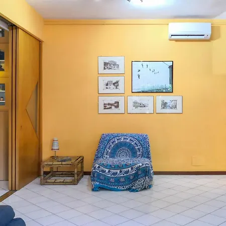 La Casa Colorata Ten Minutes To Colosseum Apartment Rome
