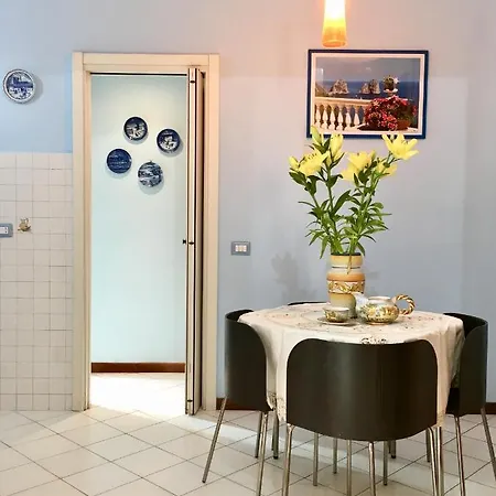 Apartment La Casa Colorata Ten Minutes To Colosseum *